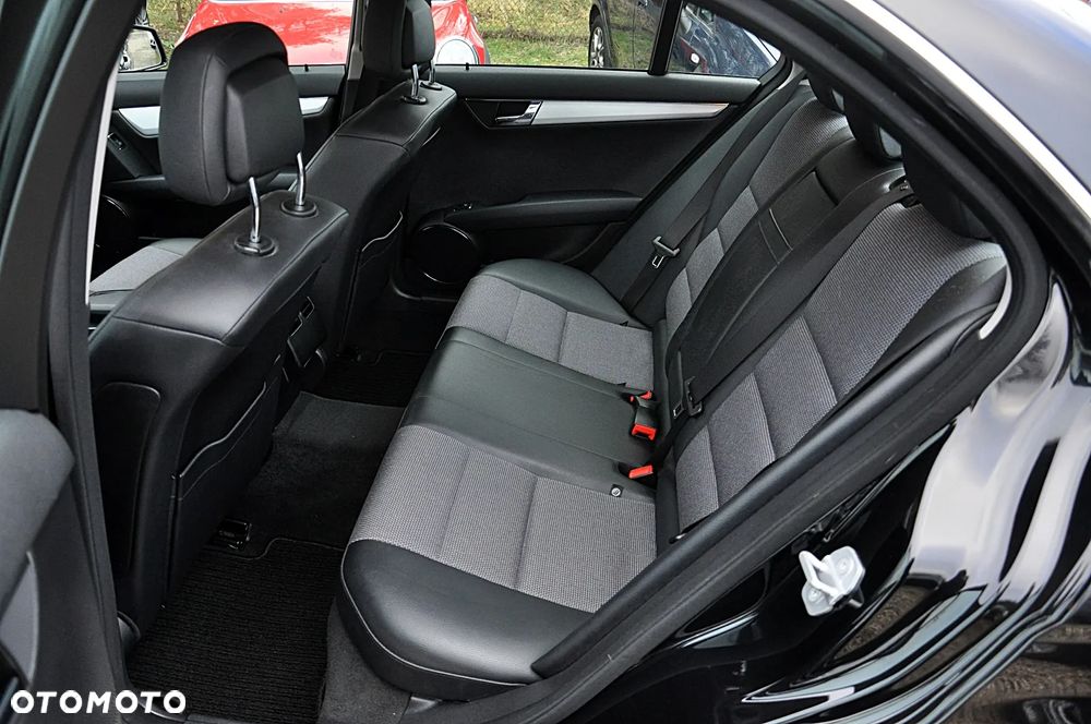 Mercedes-Benz Klasa C 180 Kompressor BlueEFFICIENCY Avantgarde - 27