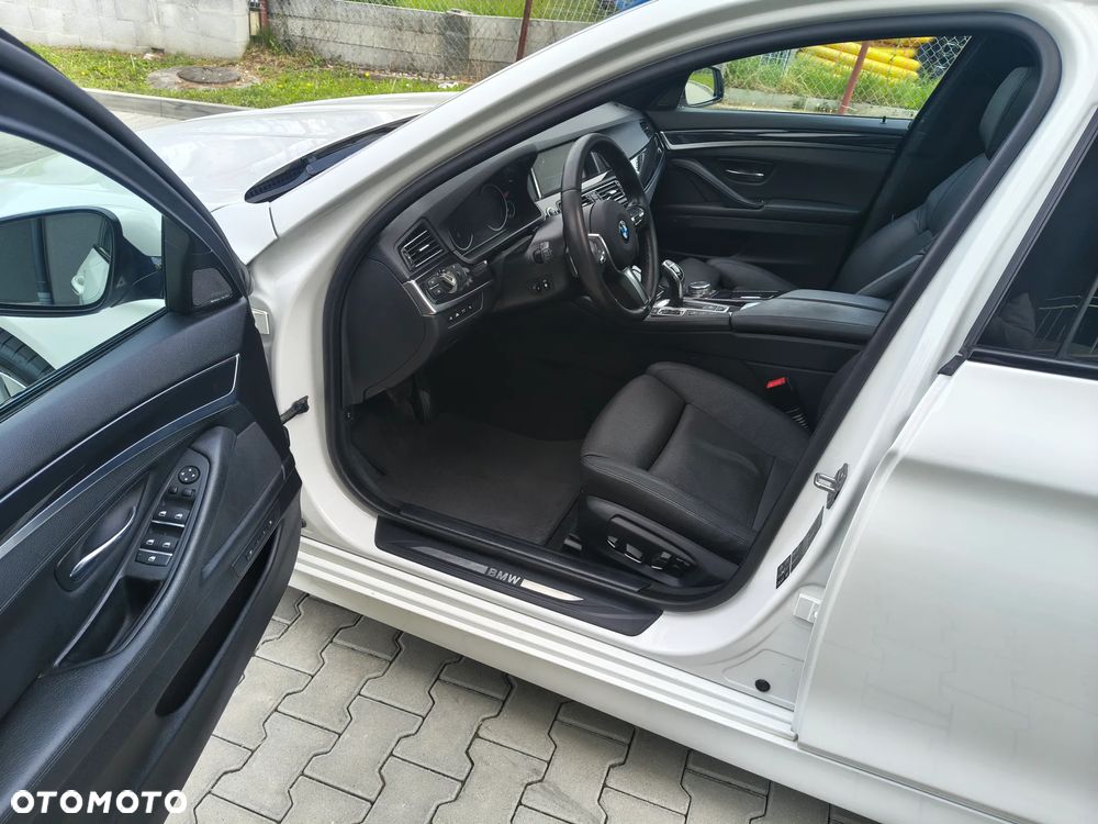 BMW Seria 5 525d xDrive Sport-Aut Luxury Line - 24