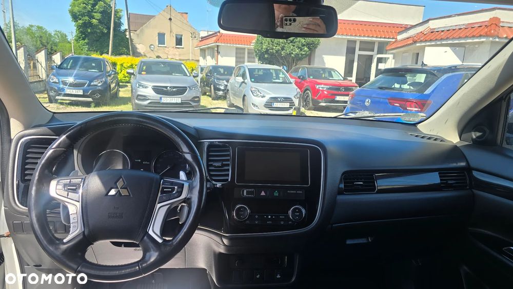 Mitsubishi Outlander 2.0 4WD - 5