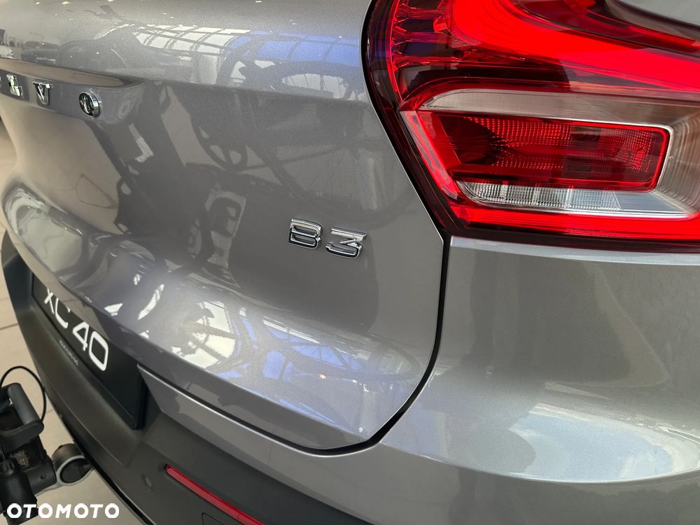 Volvo XC 40 B3 Plus Dark - 17