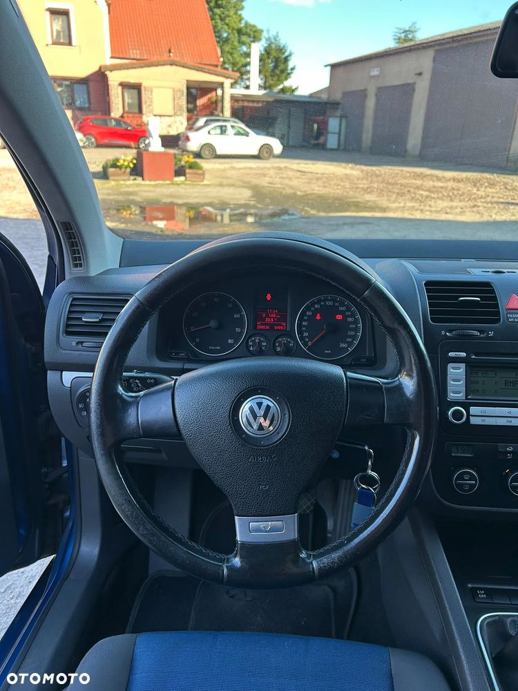Volkswagen Golf 1.6 FSI Tour - 18