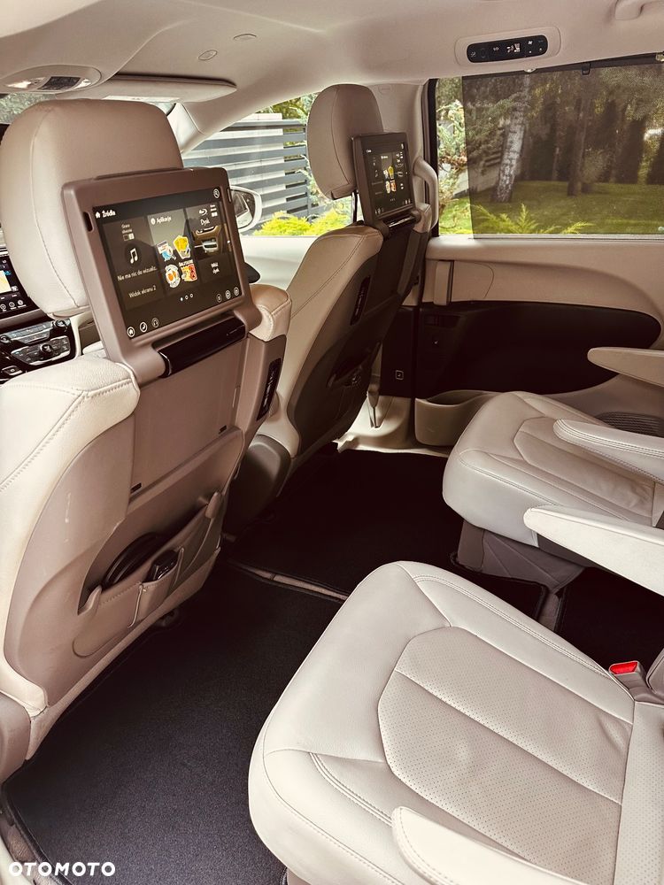 Chrysler Pacifica - 26