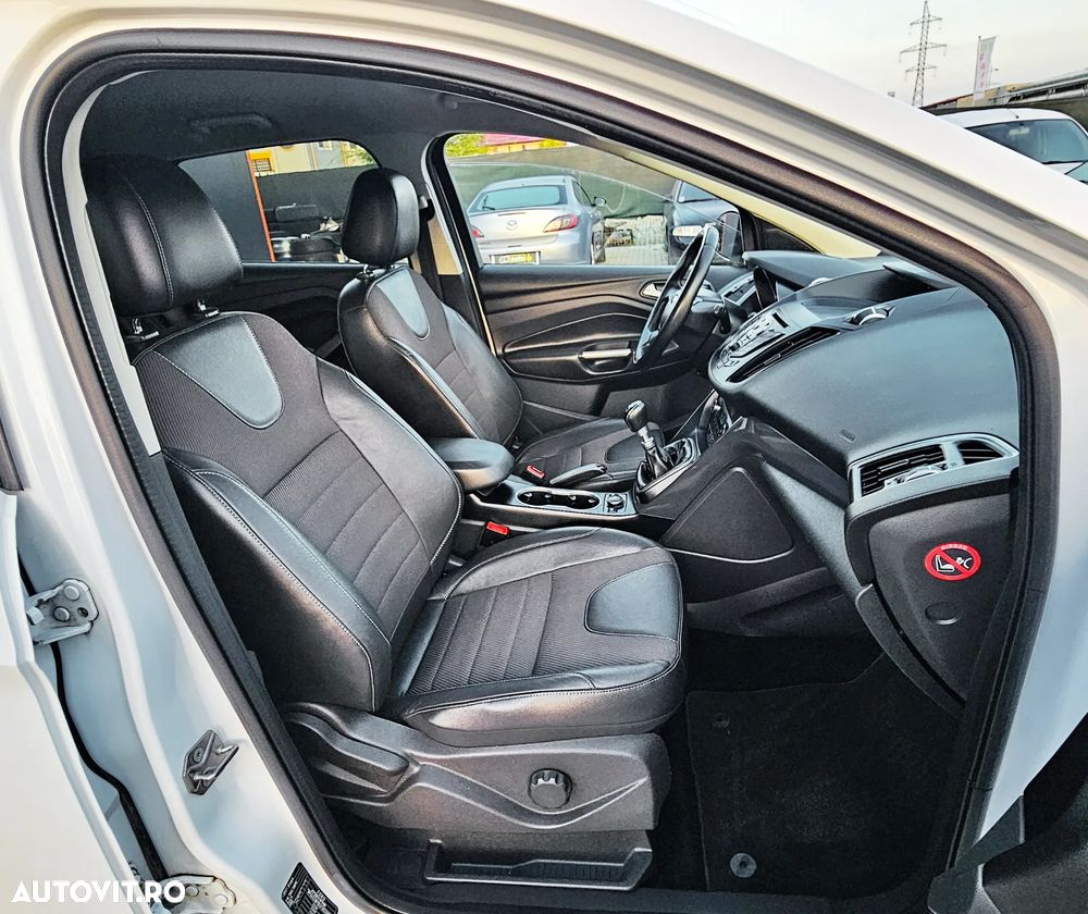 Ford Kuga - 12