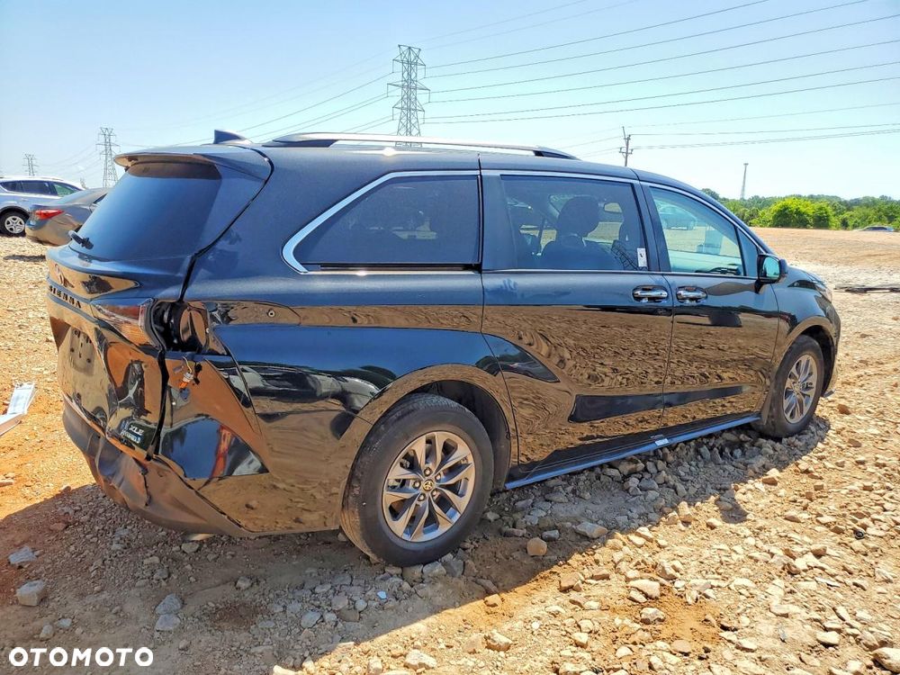 Toyota Sienna - 4