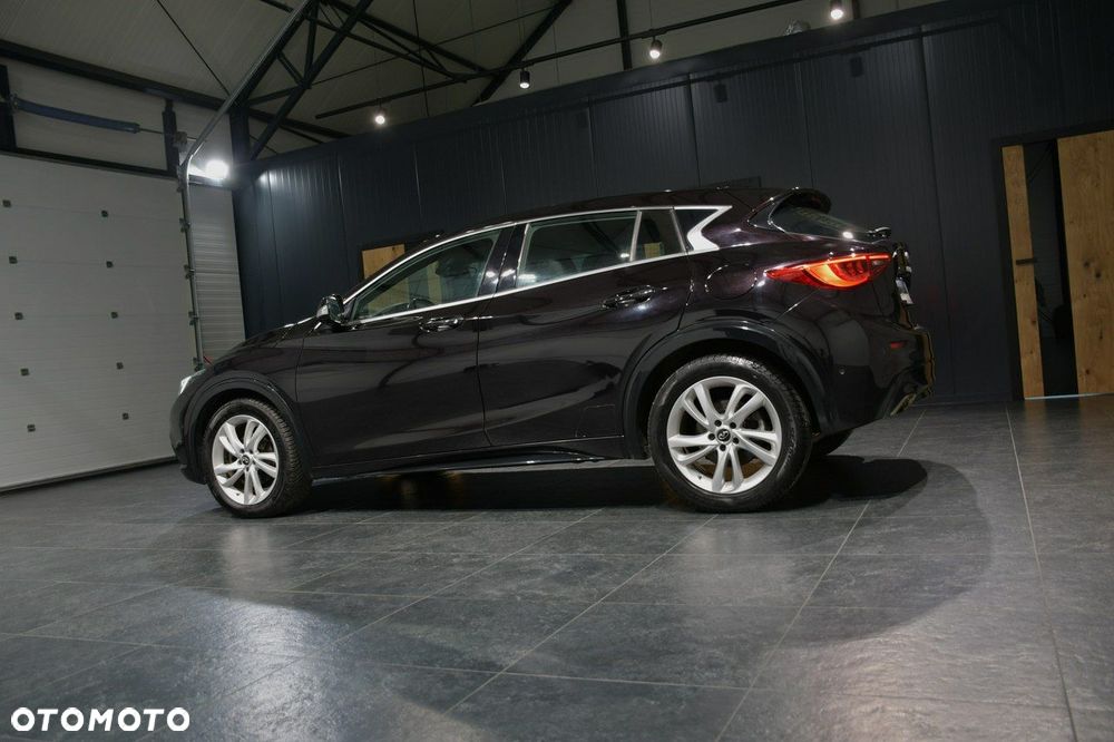 Infiniti Q30 1.6t DCT Premium Tech - 9