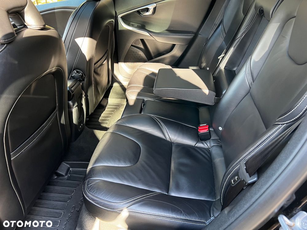 Volvo V40 D4 Drive-E R-Design Summum - 14