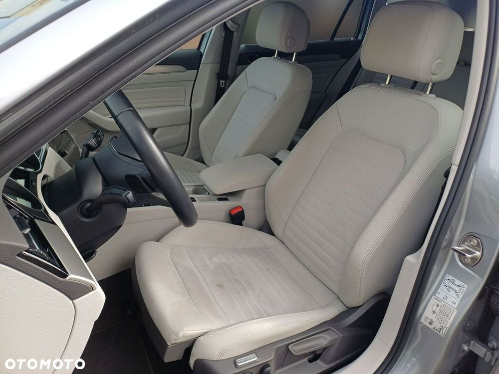Volkswagen Passat - 11