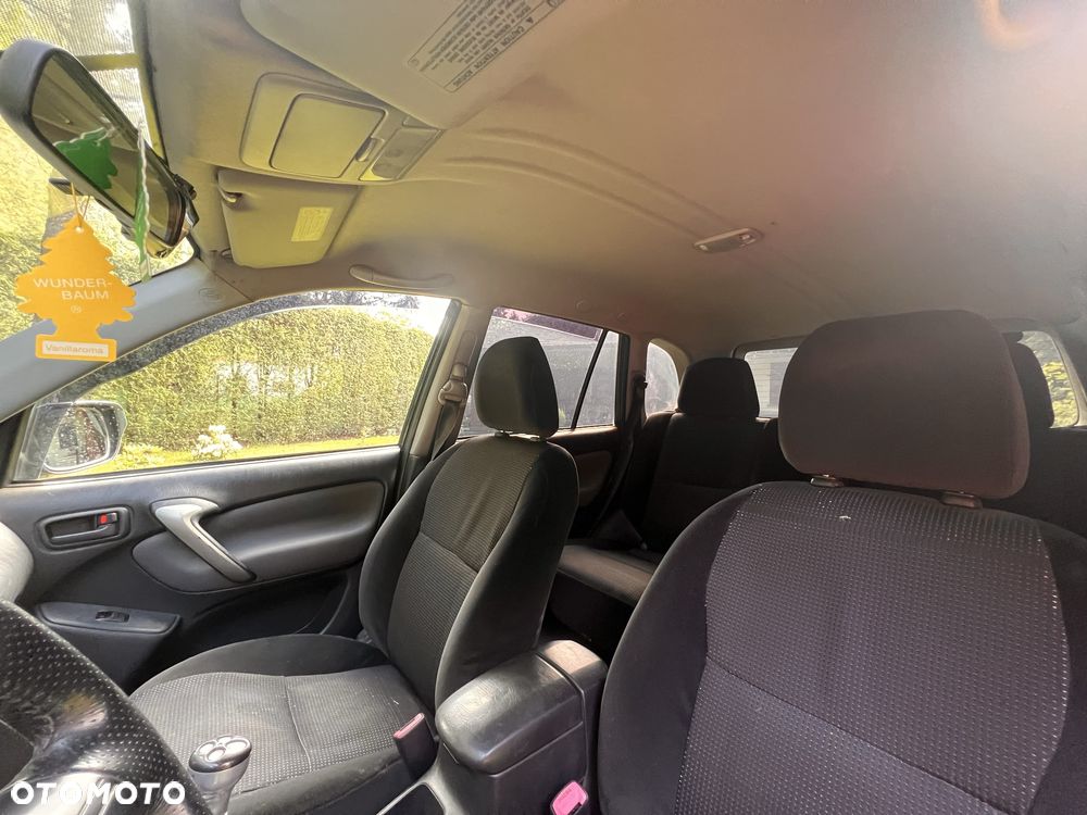 Toyota RAV4 - 6