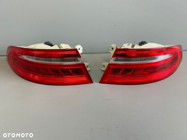 JAGUAR XE X760 LAMPA LEWY TYŁ  PRAWY TYŁ EUROPA