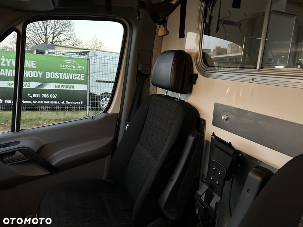 Mercedes-Benz Sprinter - 12