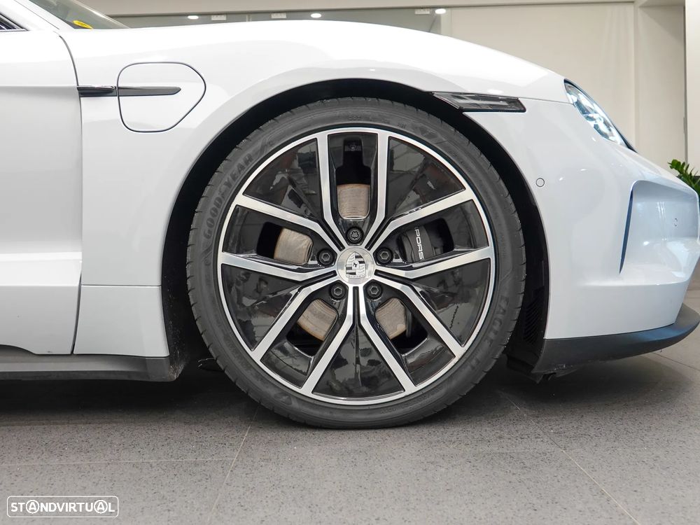 Porsche Taycan 4 - 8