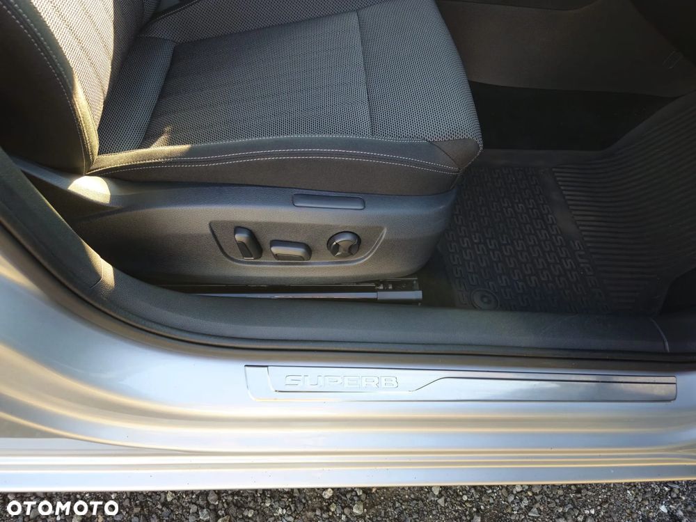 Skoda Superb 2.0 TDI SCR 4x4 Style DSG - 24