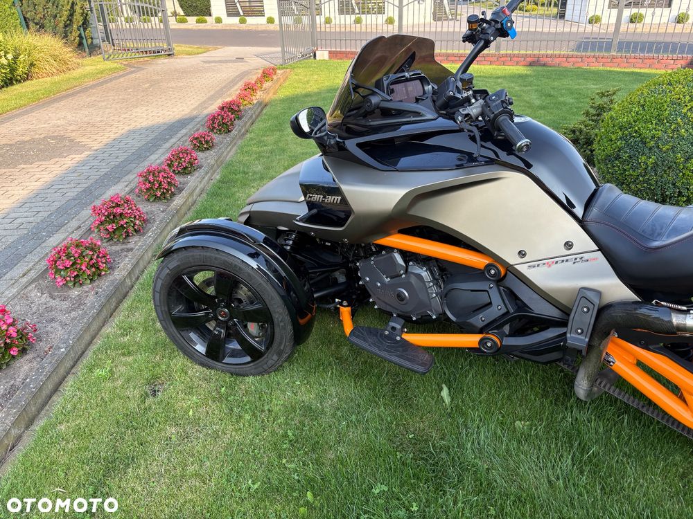 Can-Am Spyder - 4