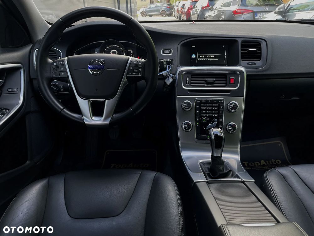 Volvo V60 D2 Momentum - 34