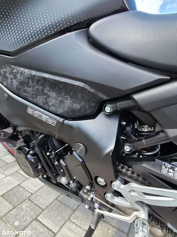 Suzuki GSX - 24