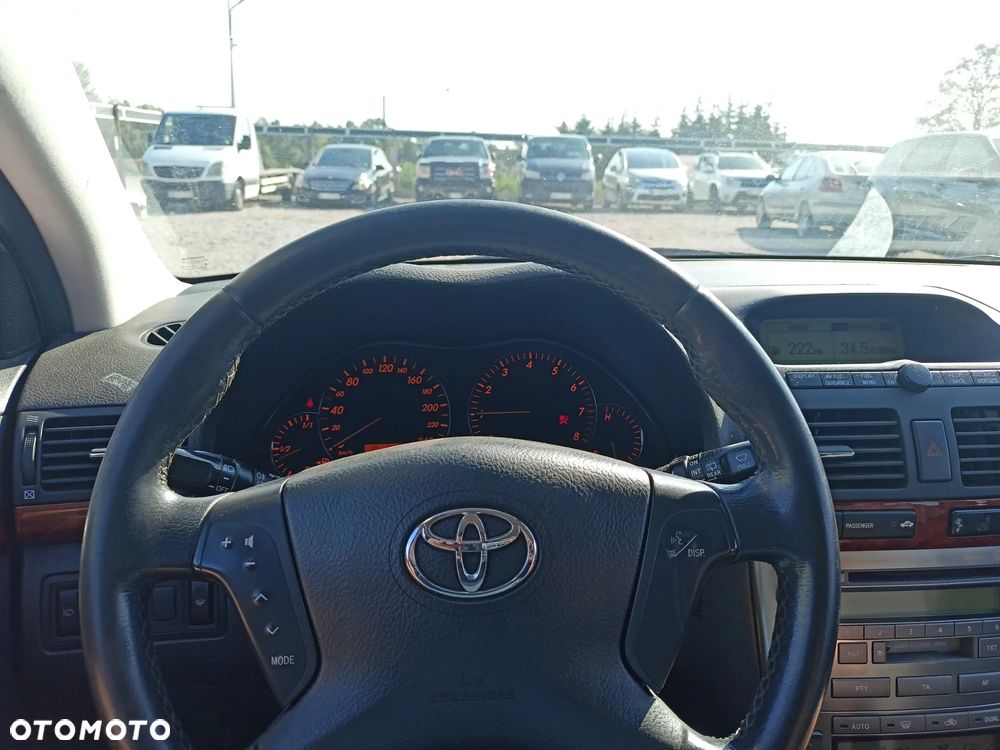 Toyota Avensis - 10