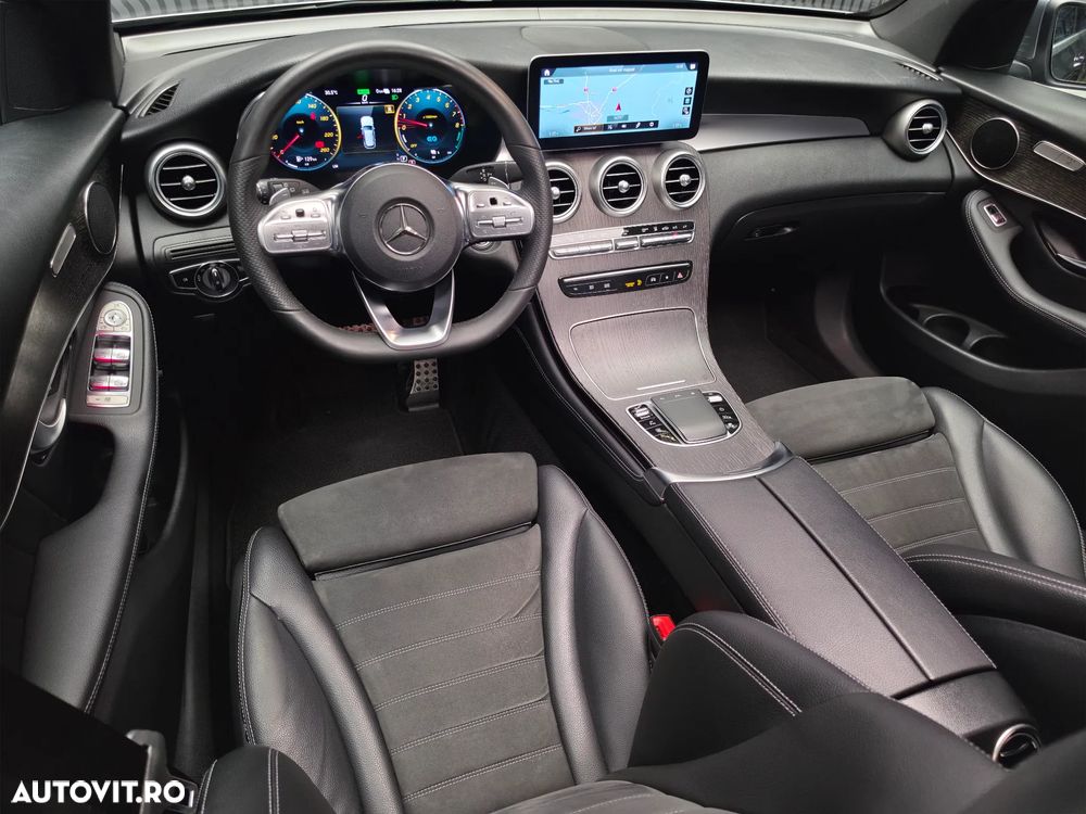Mercedes-Benz GLC 300 e 4Matic 9G-TRONIC AMG Line Plus - 25