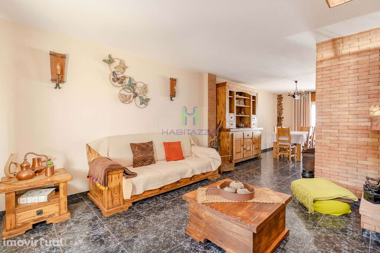 Moradia T4 com Quintal  à venda no Chinicato - Lagos - Grande imagem: 3/26