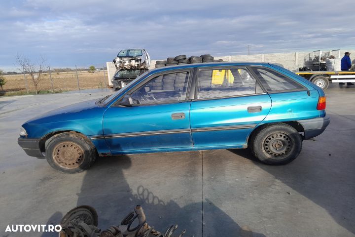 Dezmembrez Opel Astra F [1991 - 1994] Hatchback 5-usi 1.6 MT (101 hp) - 2