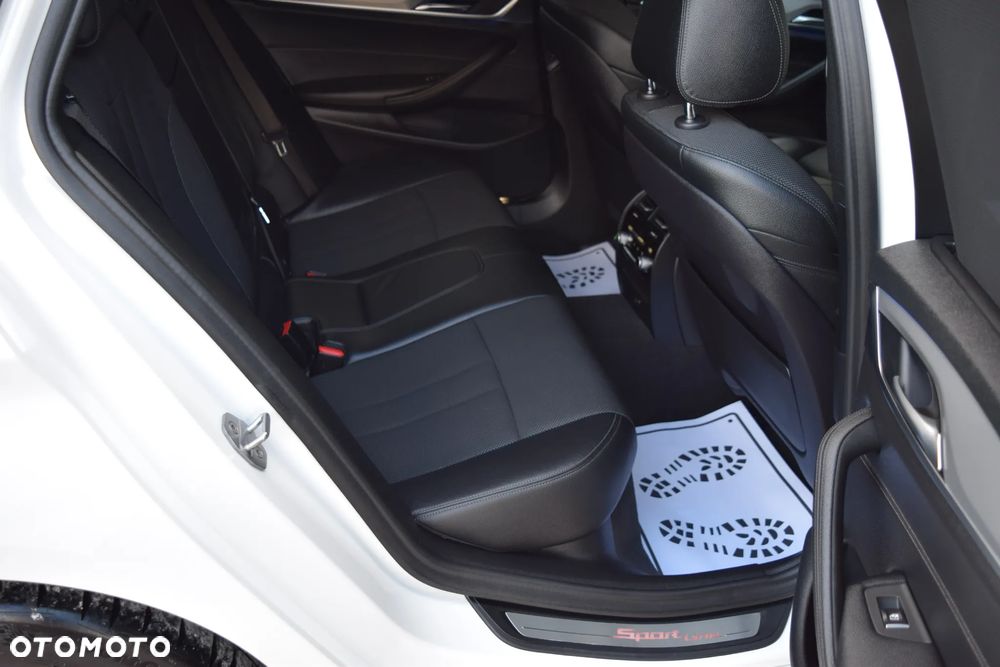 BMW Seria 5 525d Sport Line - 38
