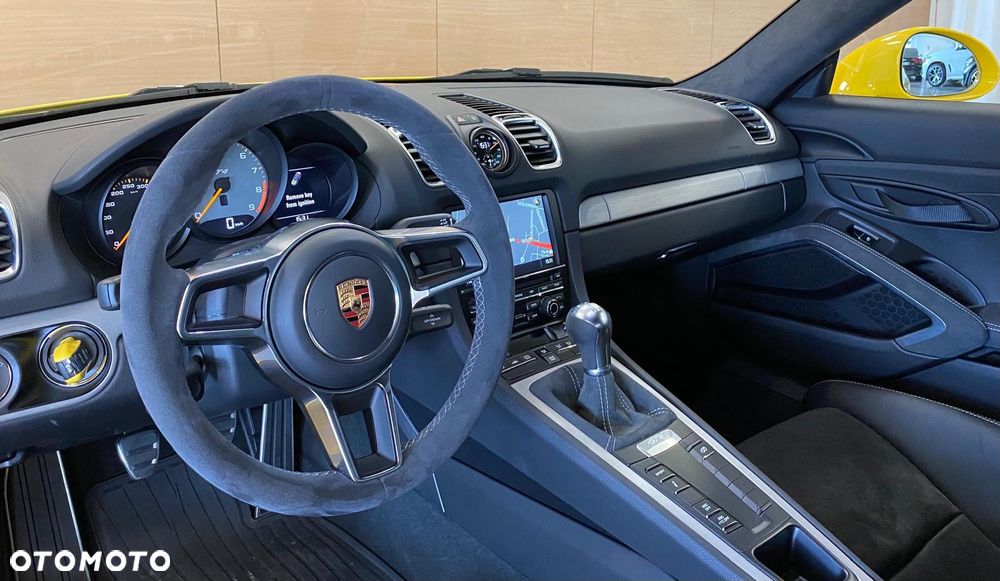 Porsche Cayman GT4 - 13