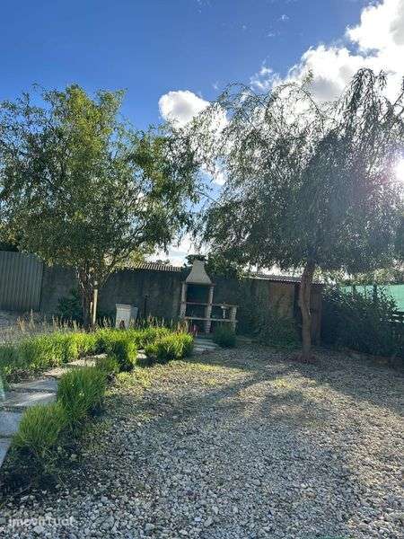 Casa bengalou com 2 quartos 1 de casal , o outro com 2 camas individua - Grande imagem: 2/8