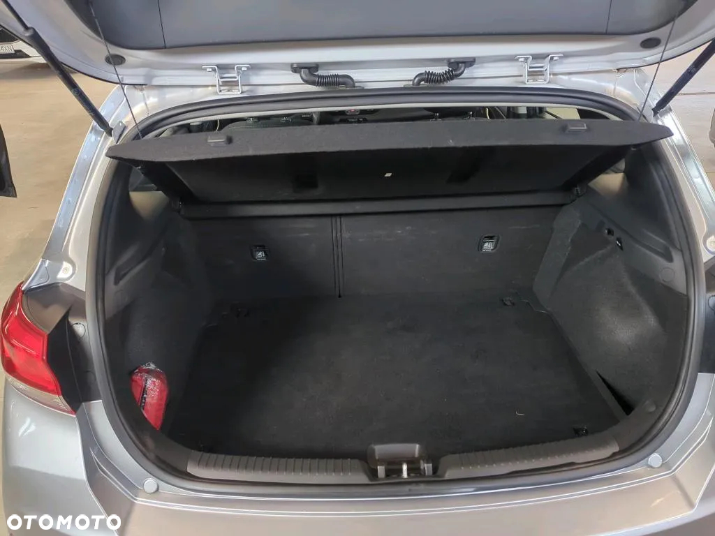 Hyundai i30 1.5 DPI Classic + - 16