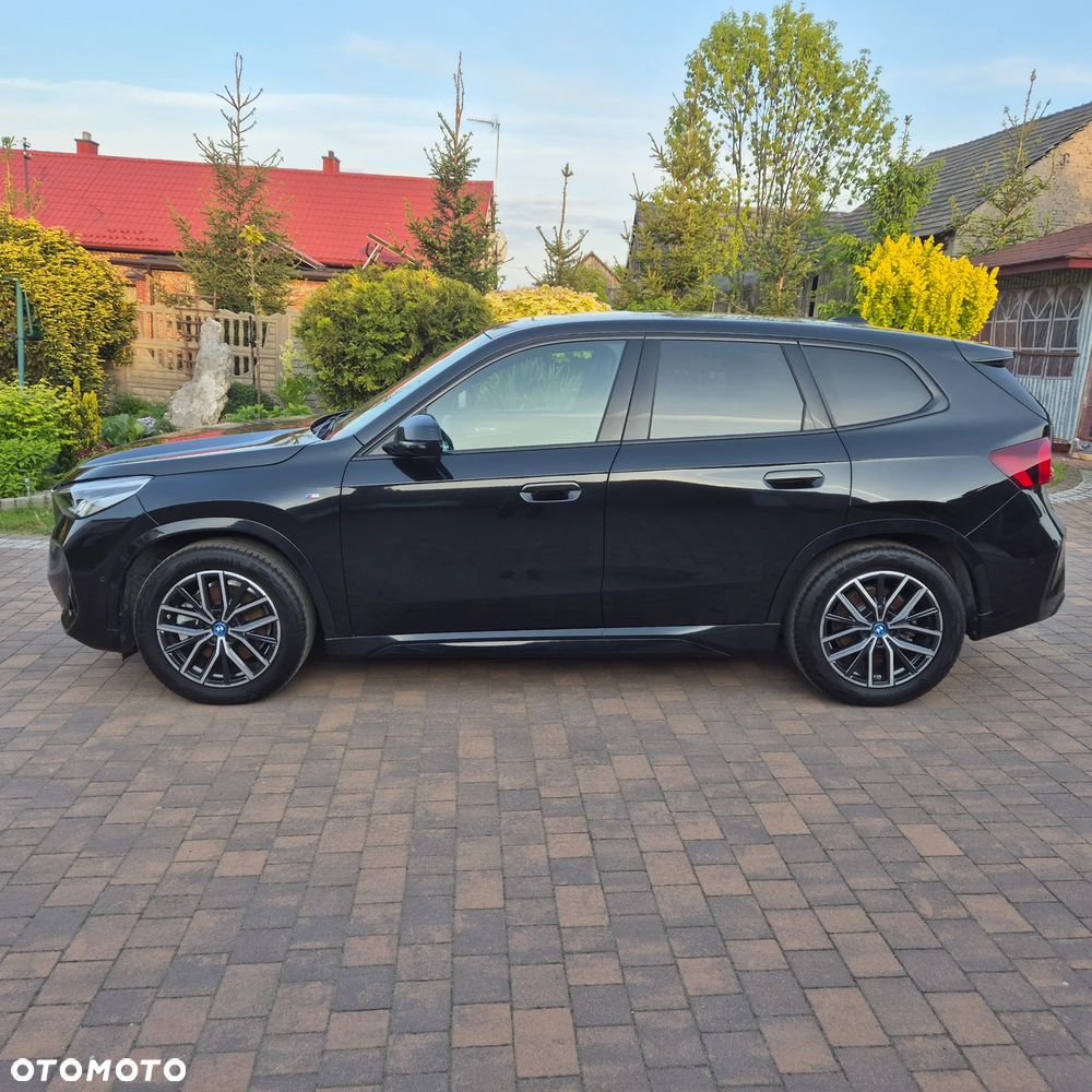 BMW iX1 xDrive30 M Sportpaket - 2