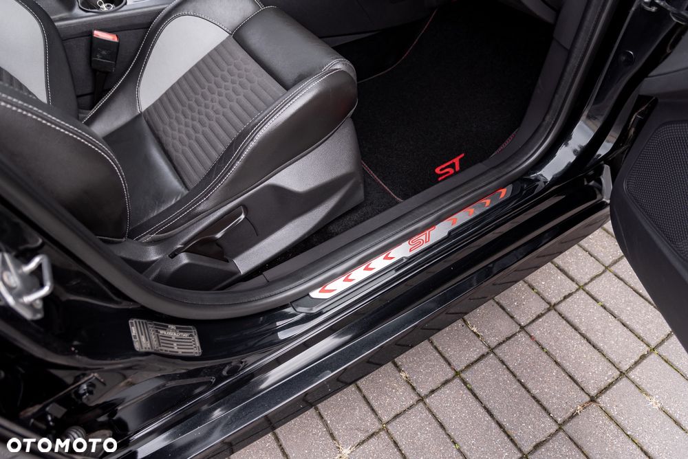 Ford Focus 2.0 EcoBoost ST - 24