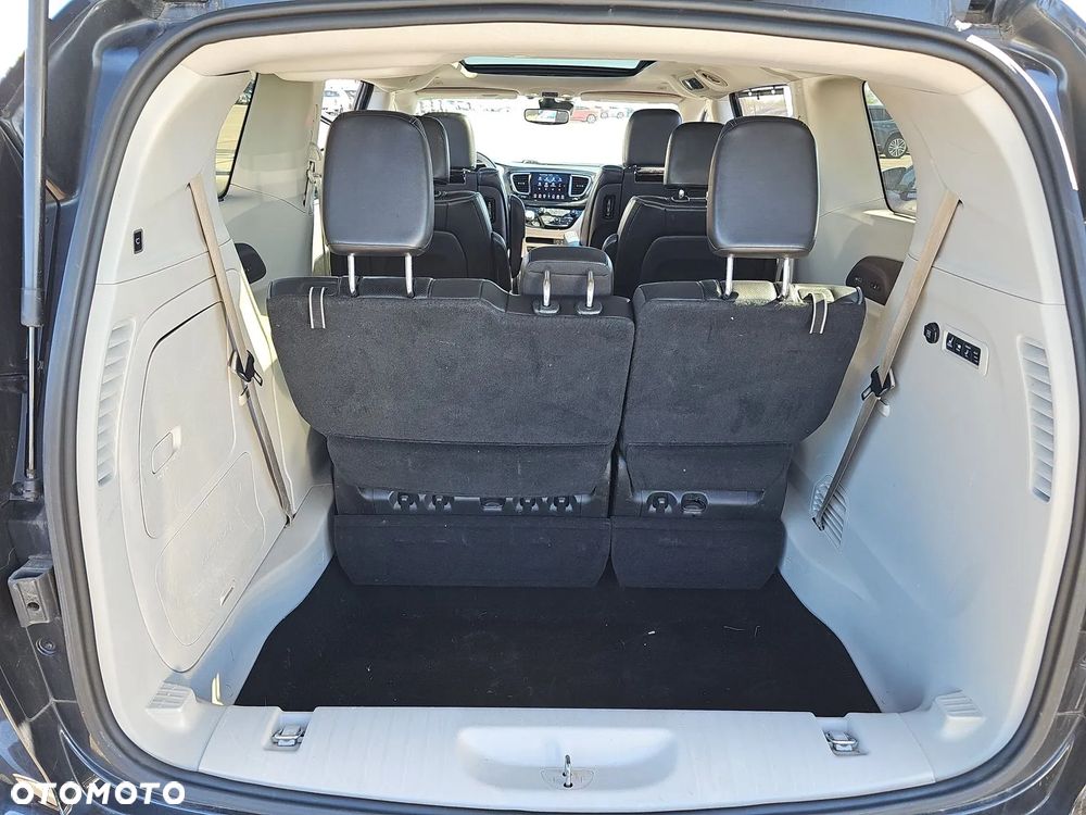 Chrysler Pacifica - 15