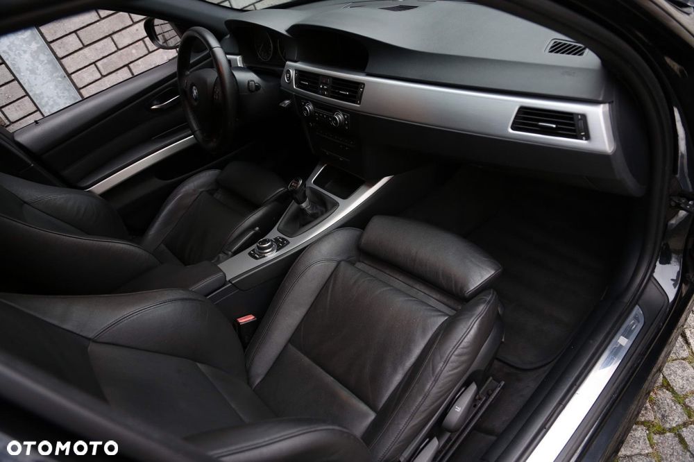 BMW Seria 3 320d - 29