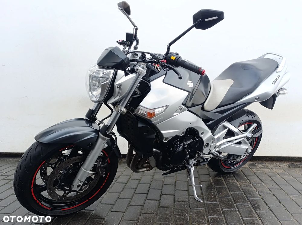 Suzuki GSR - 3