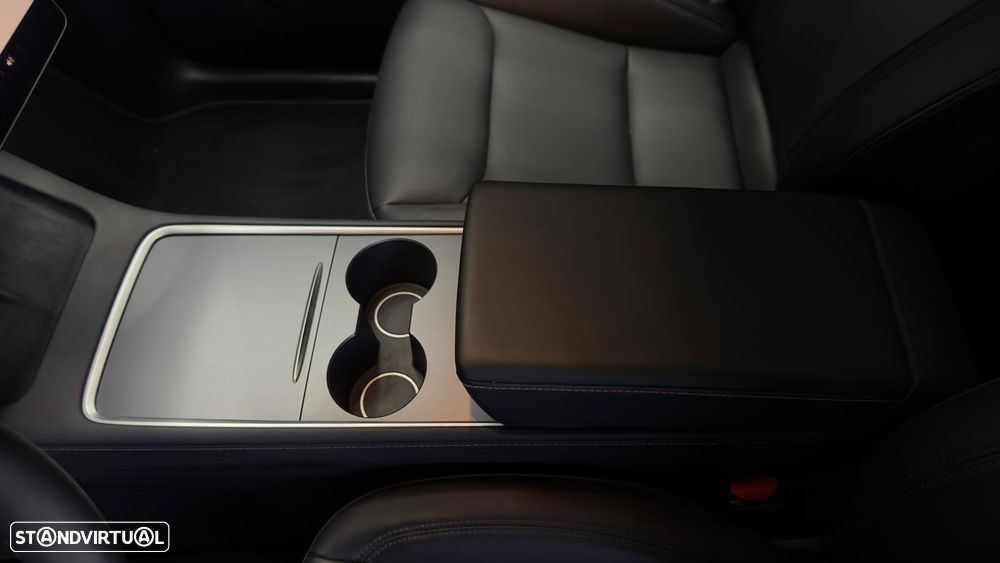 Tesla Model Y Long Range Dual Motor AWD - 27