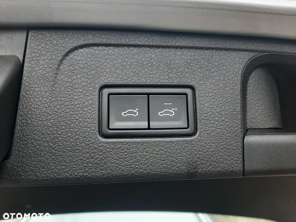 Volkswagen Passat Variant 2.0 TDI SCR DSG Business - 20