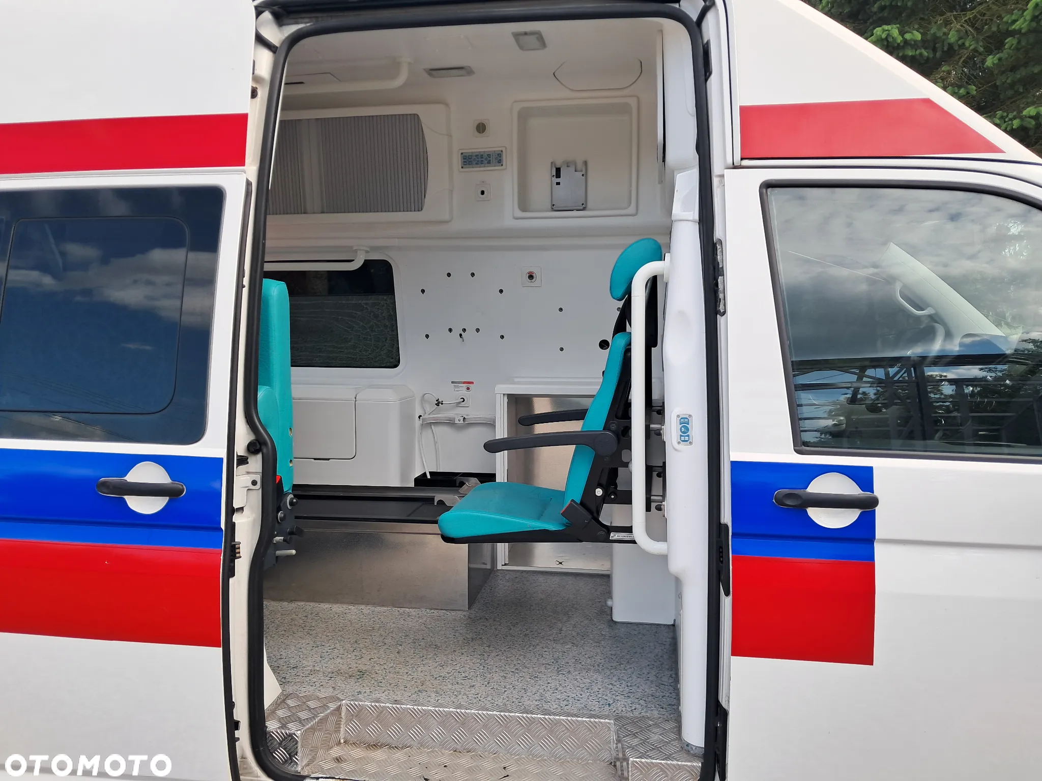 Volkswagen Transporter T5 Karetka Ambulans 4X4 - 4