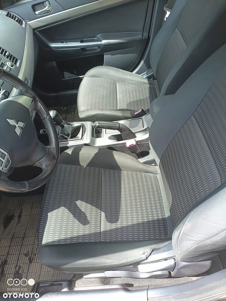 Mitsubishi Lancer 1.6 Invite - 13