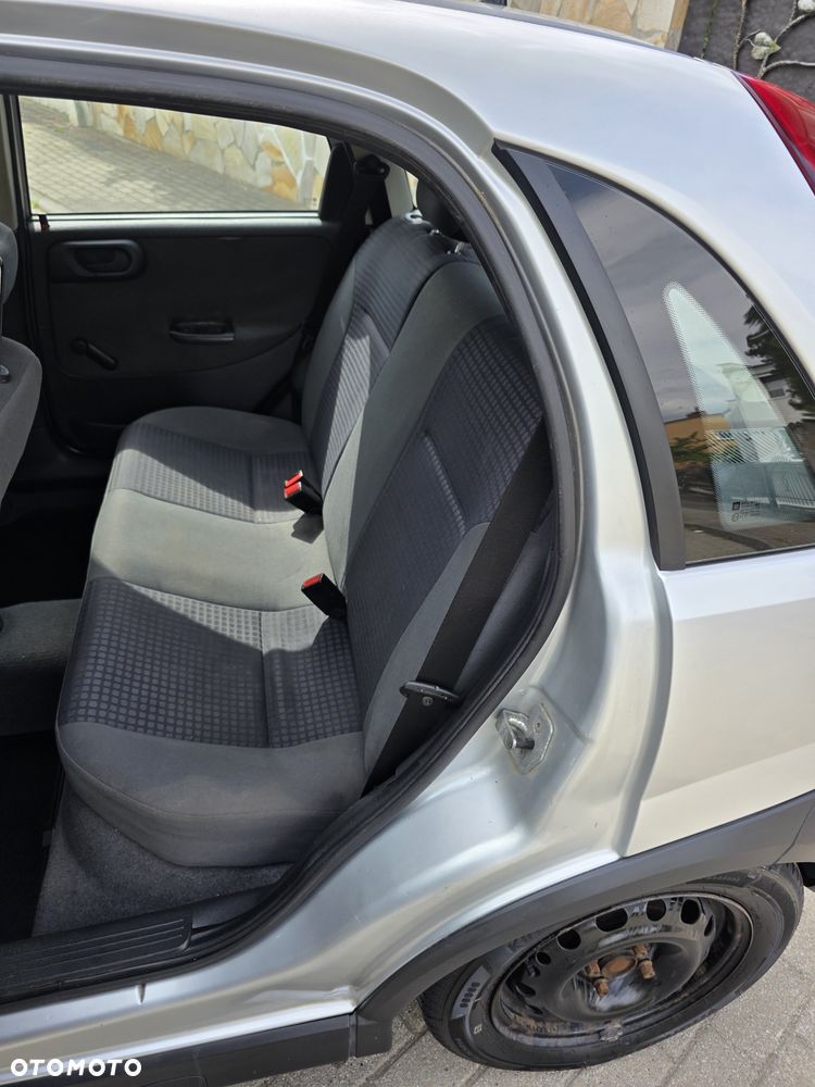 Opel Corsa 1.2 16V Cosmo - 9