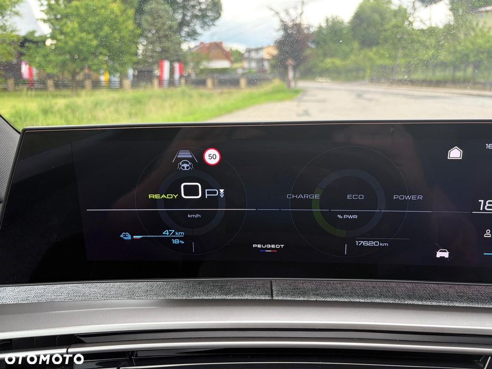 Peugeot E-5008 73kWh GT Exclusive - 37