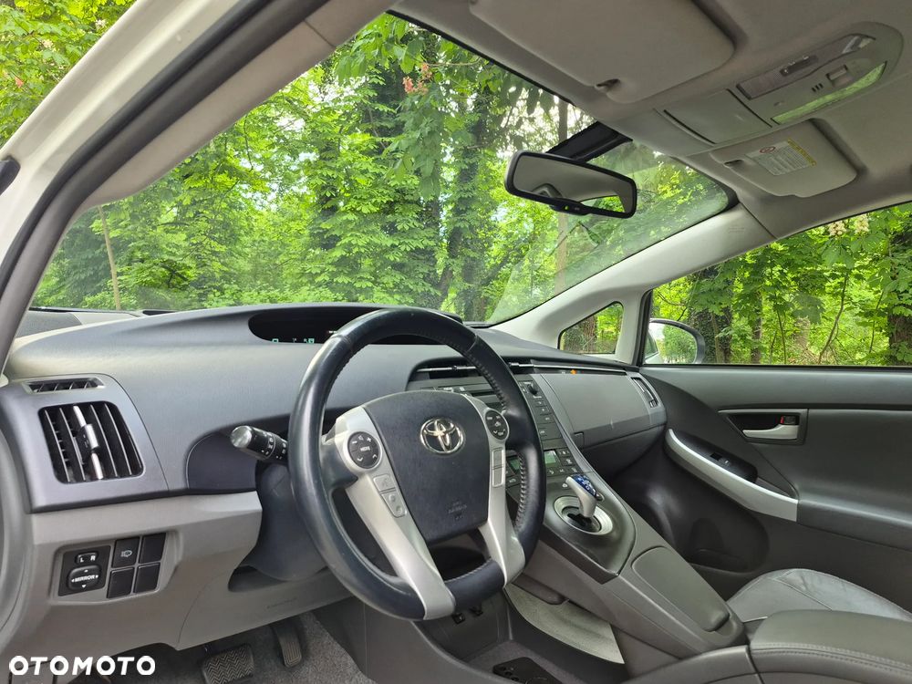 Toyota Prius (Hybrid) Executive - 20