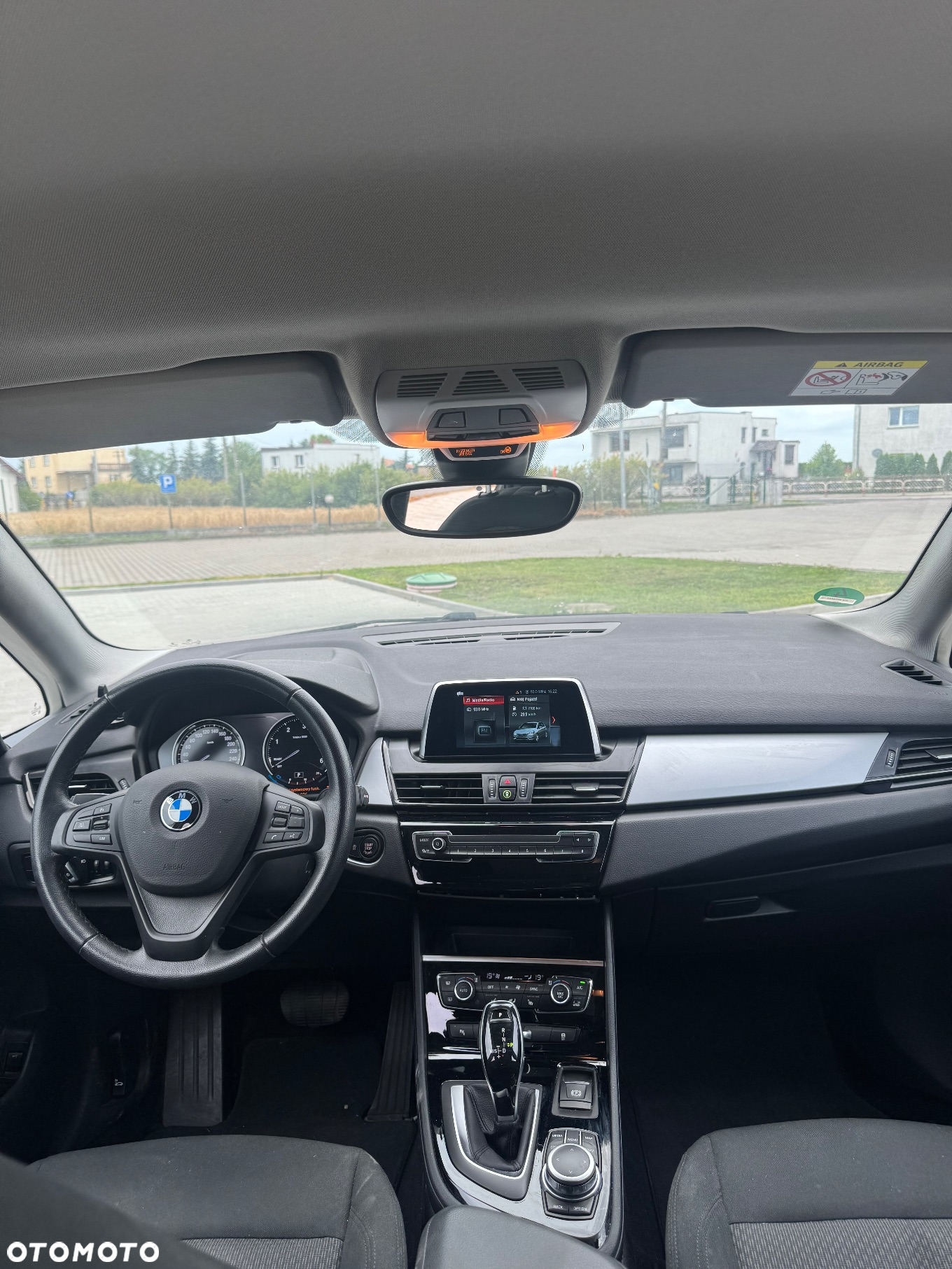 BMW Seria 2 218d - 10