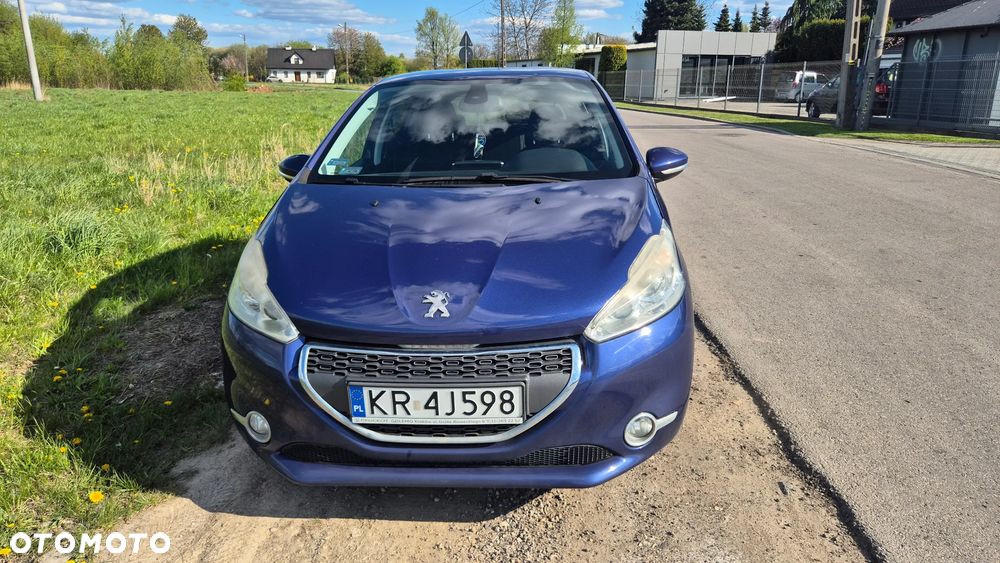 Peugeot 208 - 1