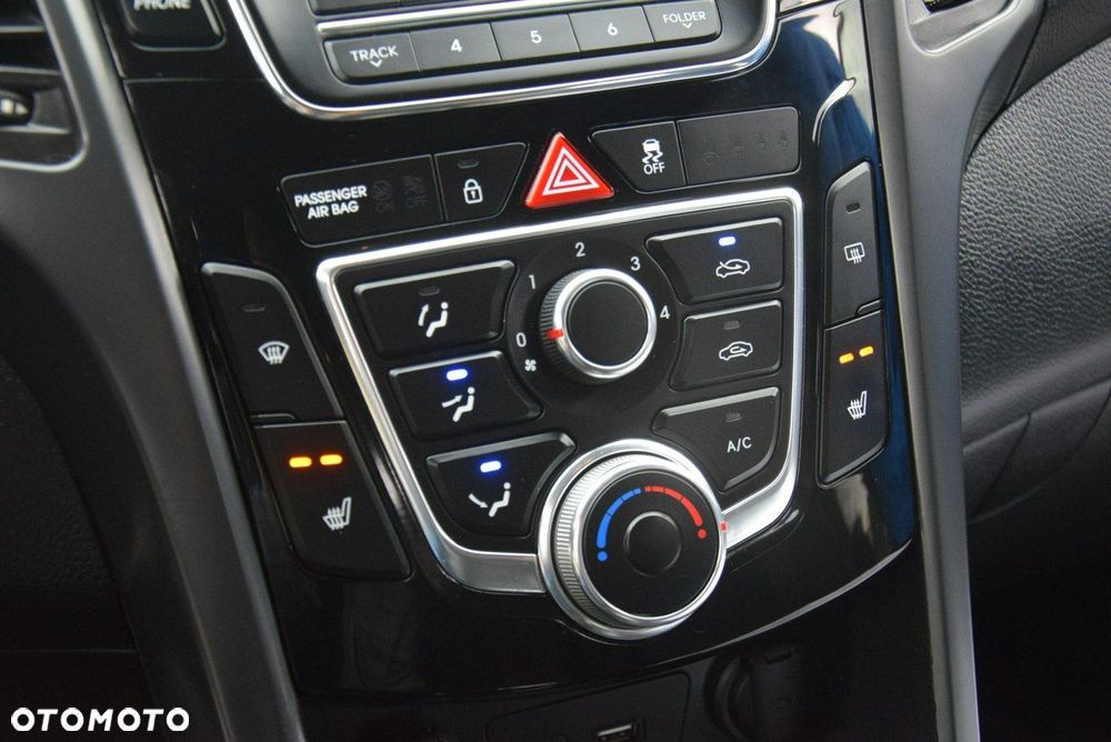 Hyundai i30 blue 1.4 Style - 27