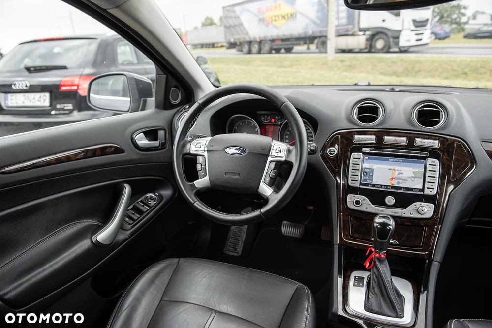 Ford Mondeo 2.3 Ghia - 24