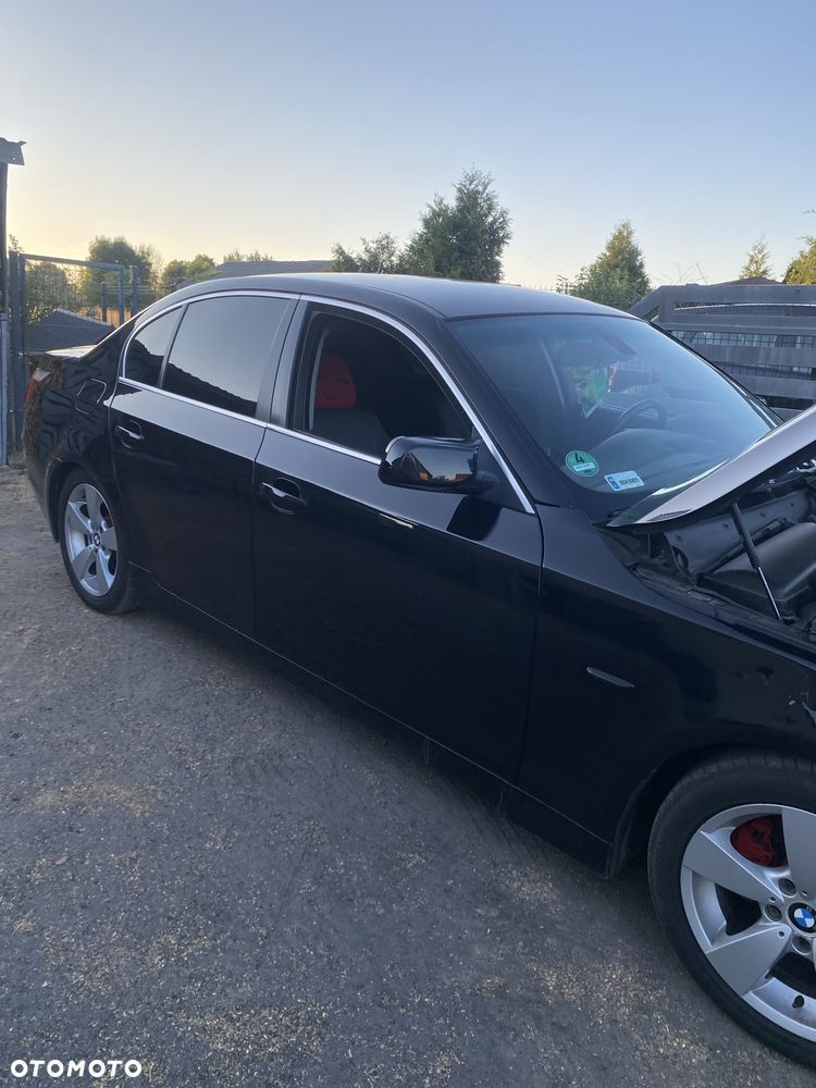 BMW E60 2003 photo 2