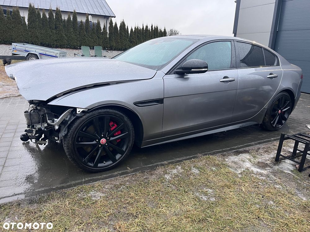 Jaguar XE ver-2-0-d180-awd-r--dynamic-hse - 6