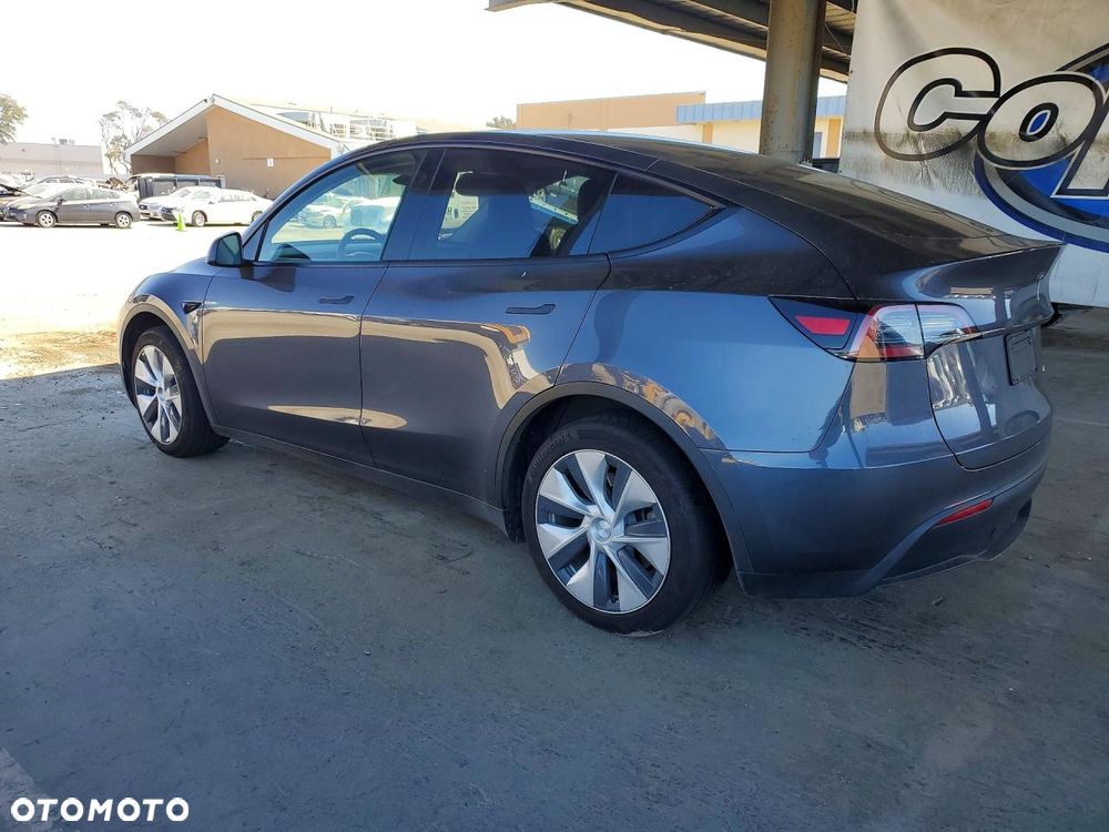 Tesla Model Y 2023 photo 3