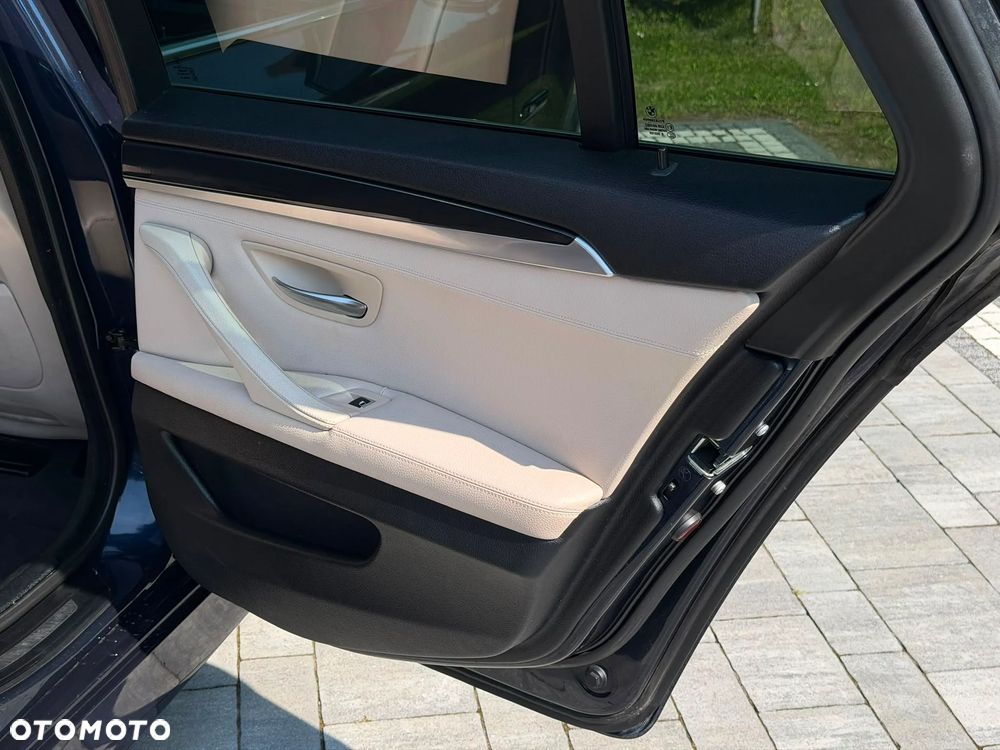 BMW Seria 5 530d xDrive - 39