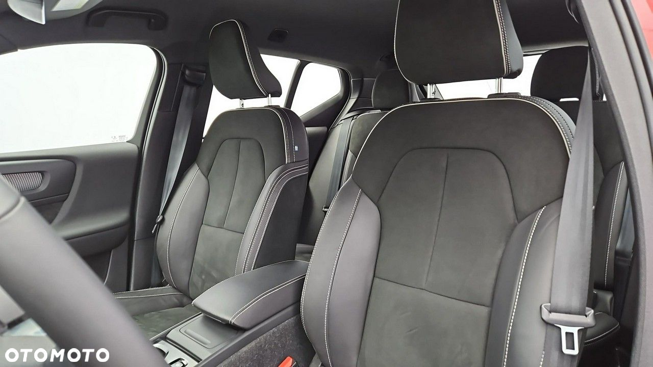 Volvo XC 40 T3 R-Design - 11