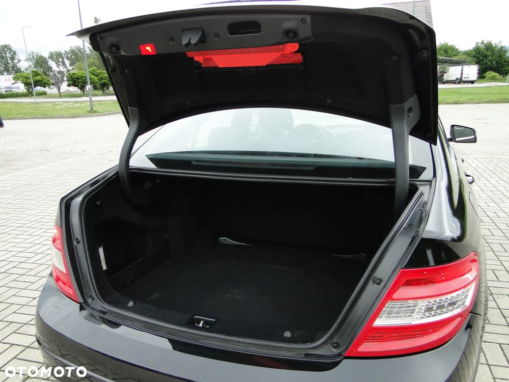 Mercedes-Benz Klasa C 200 7G-TRONIC Avantgarde Edition - 27