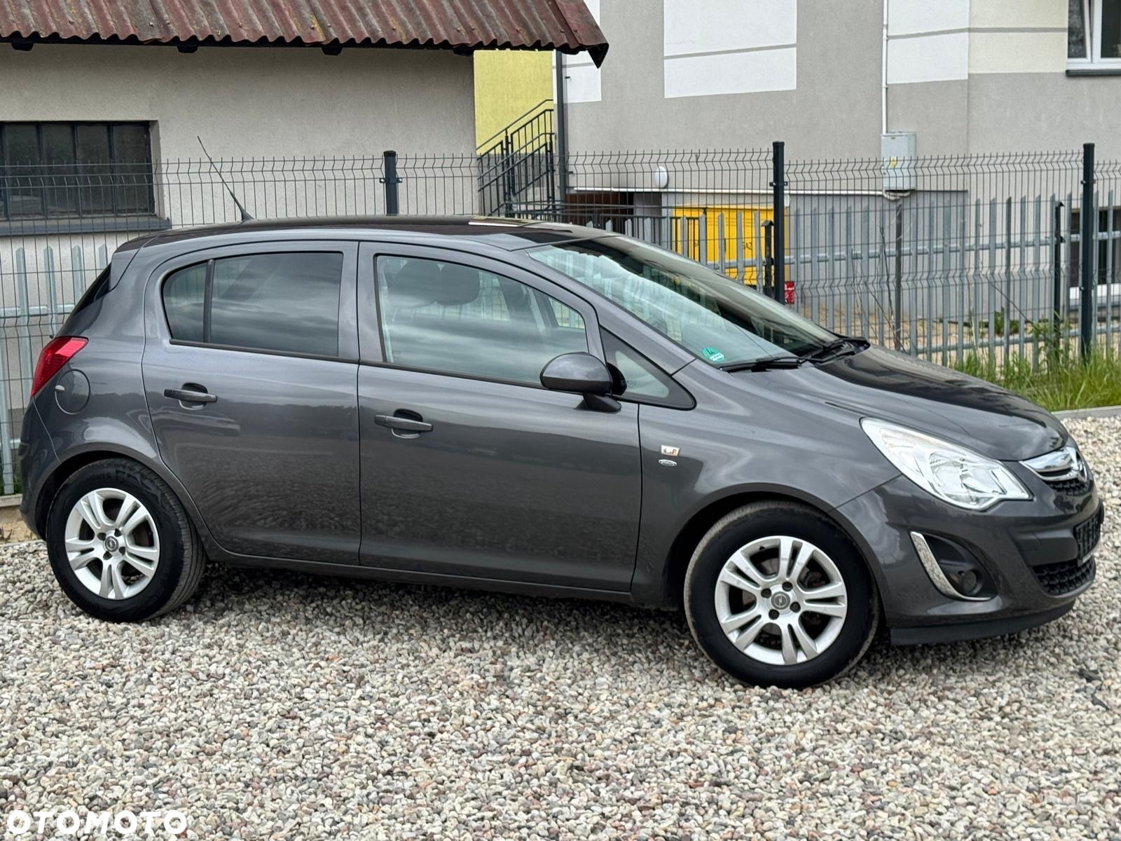 Opel Corsa 1.4 16V Cosmo - 8